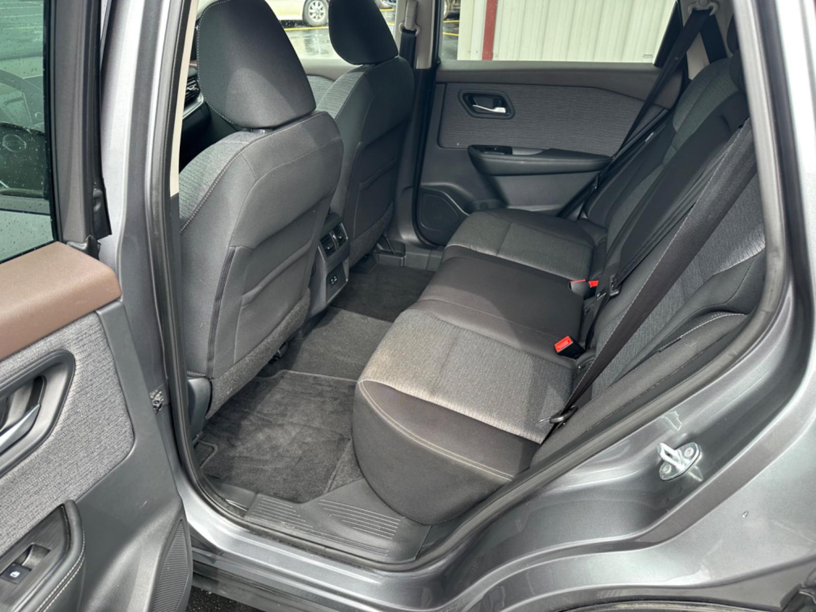 2021 Gray Nissan Rogue sv (5N1AT3BB6MC) with an 4 engine, automatic transmission, located at 8464 Route 219, Brockway, PA, 15824, (814) 265-1330, 41.226871, -78.780518 - Super clean, well taken care of 2021 Nissan Rogue SV AWD with cloth interior, power/heated front seats, big screen radio with back up camera, factory alloys, and ONLY 42000 miles. - Photo #9